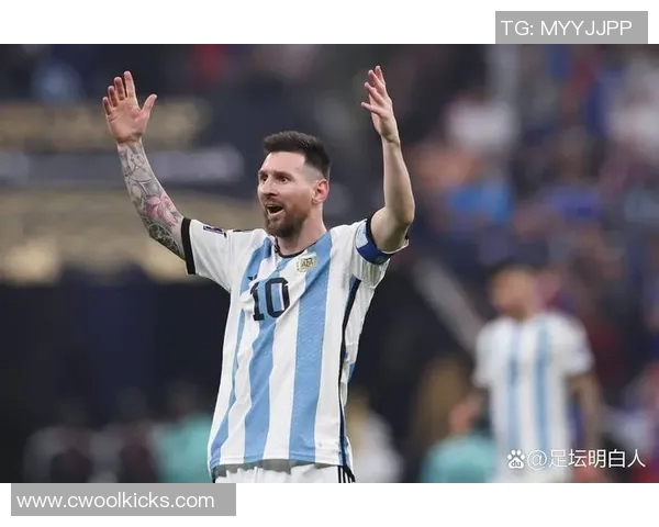 历年足球巨星风采回顾 从贝利到梅西的辉煌历程与成就分析